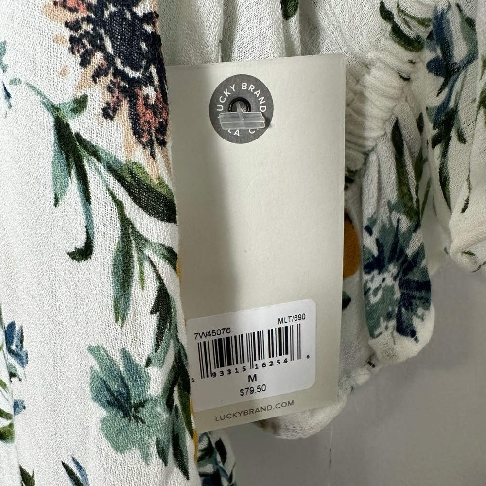 **NWT LUCKY BRAND Floral Print Blouse V neck Flutter Sleeve  Size Medium - Picture 9 of 10